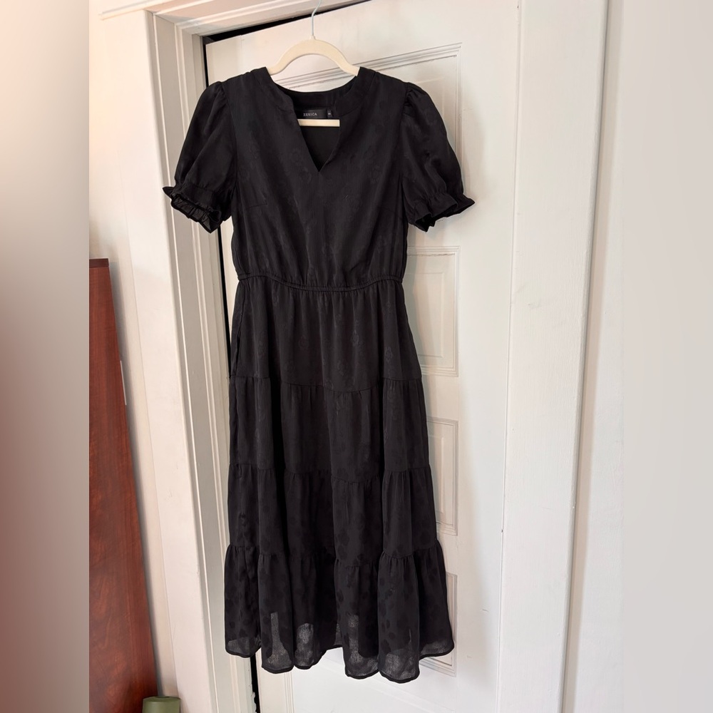 ZESICA Black Tiered Midi Dress – Puff Sleeve V-Neck – Size Small